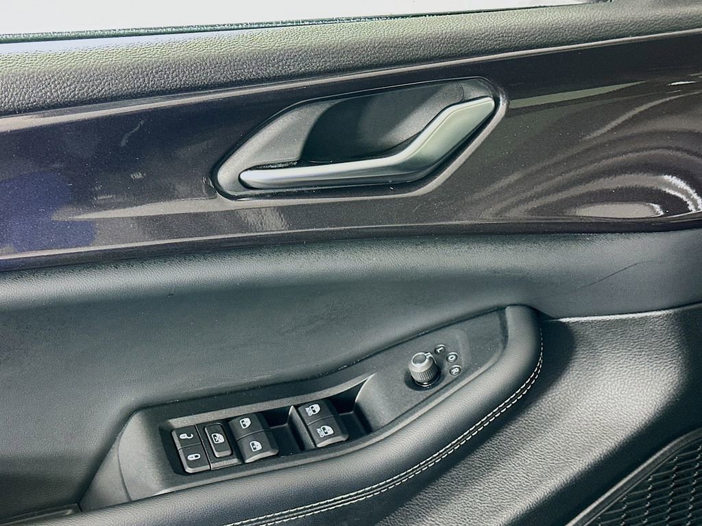 Used 2023 Jeep Grand Cherokee Laredo w/ Luxury Tech Group I image 27