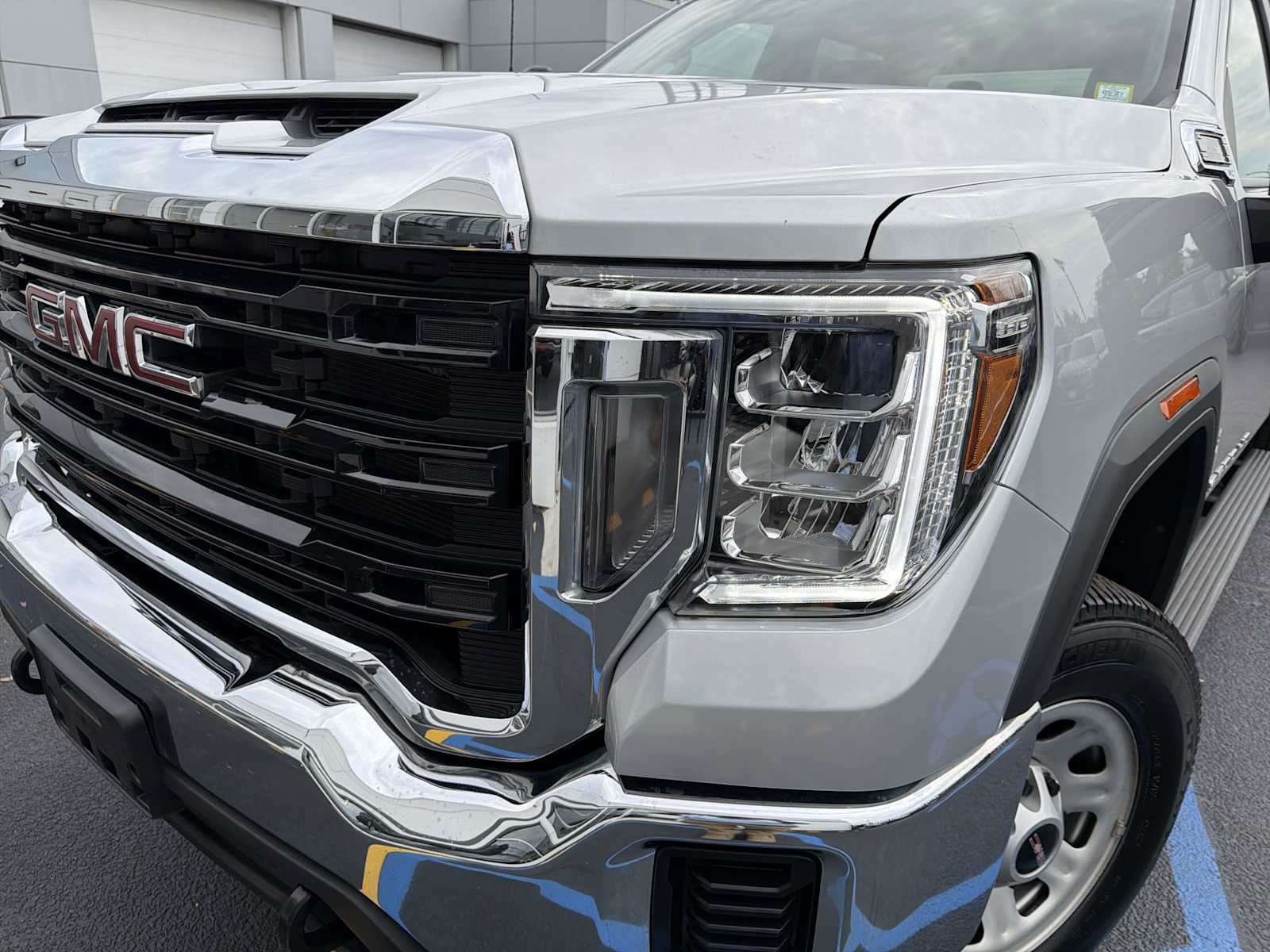 Used 2023 GMC Sierra 3500 Pro w/ Convenience Package AWD/4WD image 22