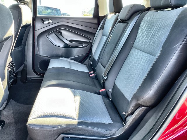Used 2017 Ford Escape SE w/ SE Cold Weather Package AWD/4WD image 31