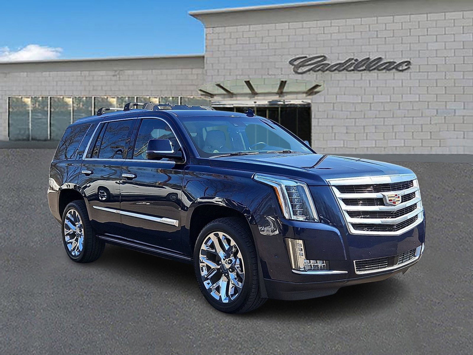 Used 2018 Cadillac Escalade Premium Luxury image 3