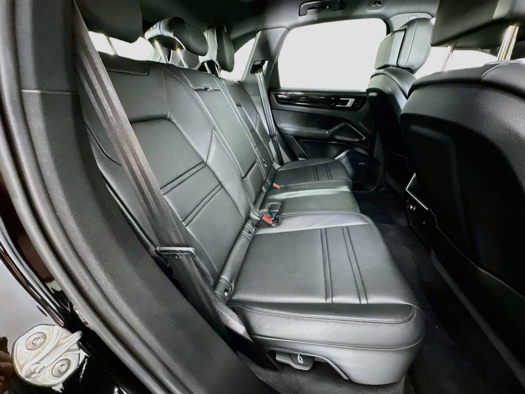 Certified 2023 Porsche Cayenne AWD/4WD image 29