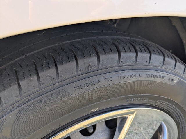 Used 2010 Chevrolet HHR LS image 11