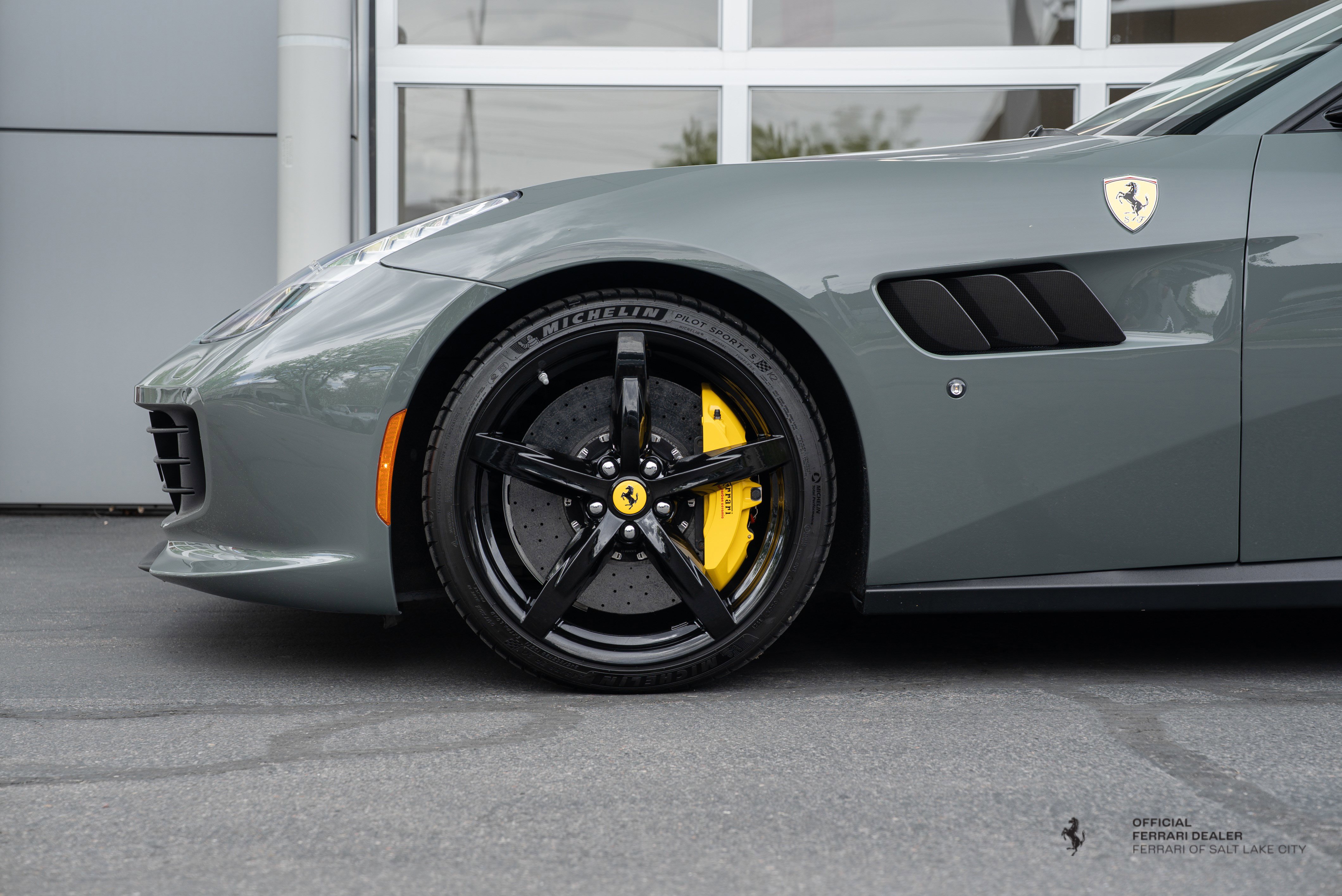 Used 2019 Ferrari GTC4Lusso image 4