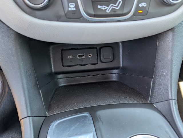 Used 2022 Chevrolet Equinox LS FWD image 24