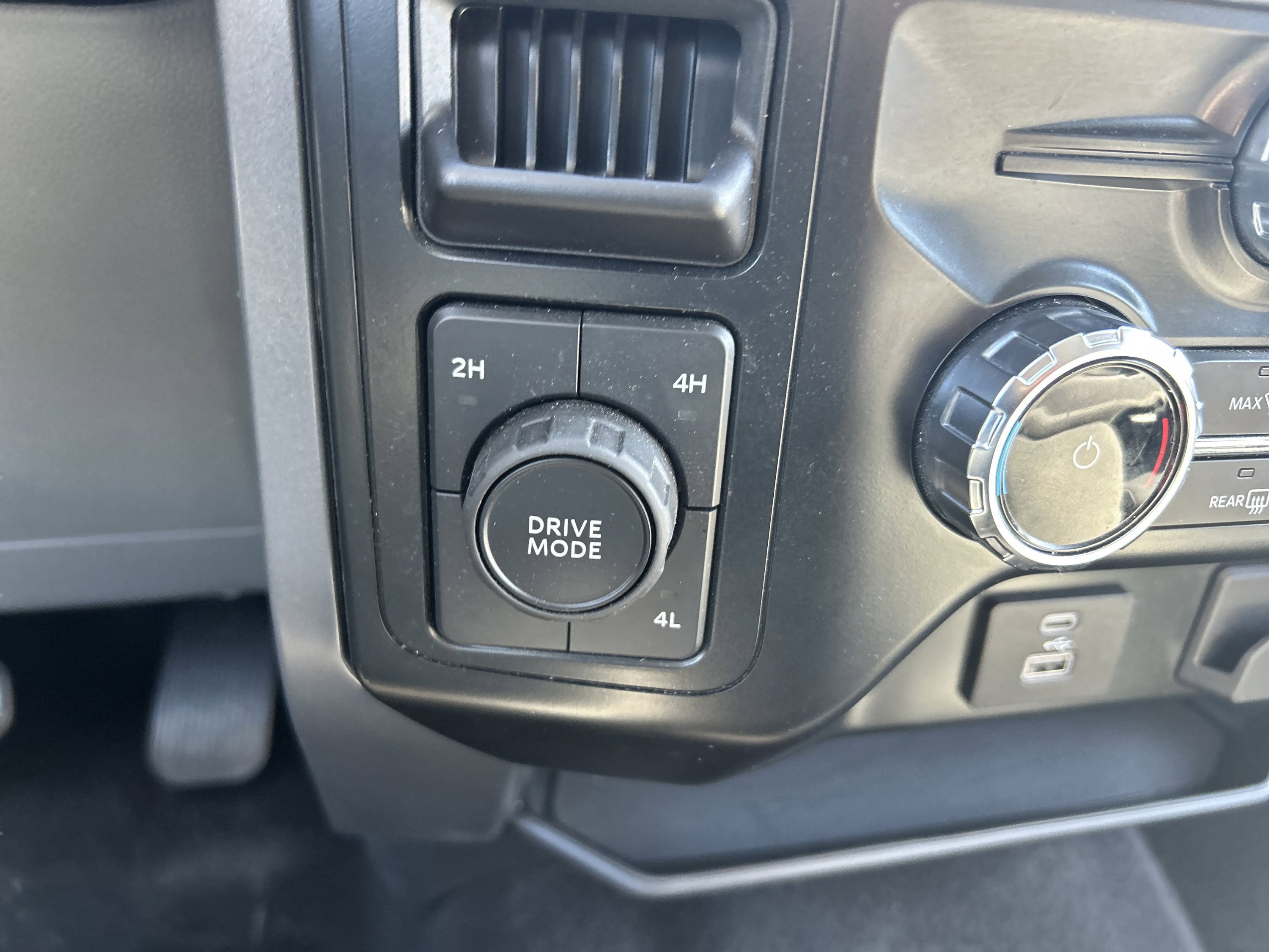 Used 2024 Ford F150 XLT image 42