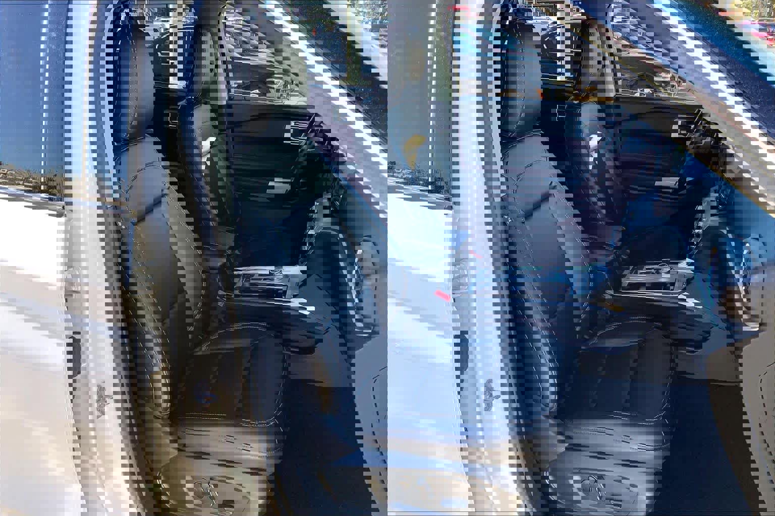 Used 2023 Ford Explorer XLT w/ Equipment Group 202A image 7