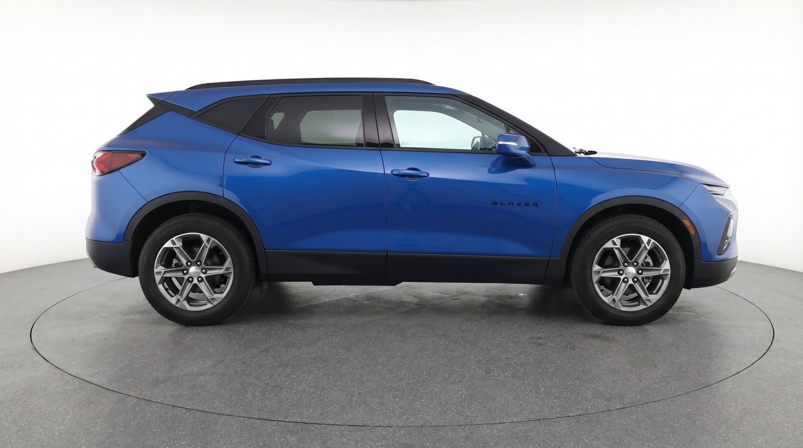 Used 2025 Chevrolet Blazer LT FWD image 11