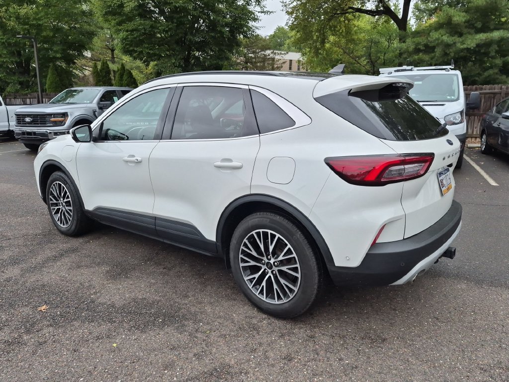 Certified 2023 Ford Escape SE w/ PHEV Premium Package FWD image 7