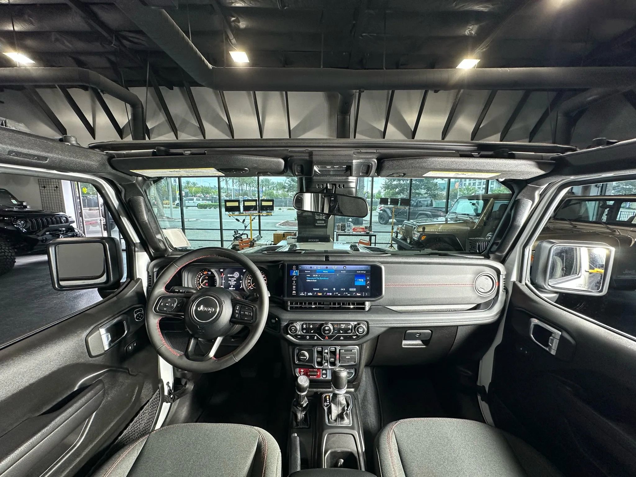 Used 2024 Jeep Wrangler Unlimited Rubicon w/ Convenience Group image 28