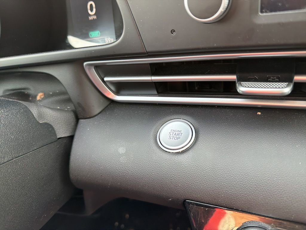 Used 2022 Hyundai Elantra SEL image 32