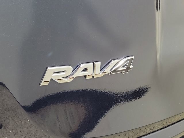 Used 2018 Toyota RAV4 SE image 9