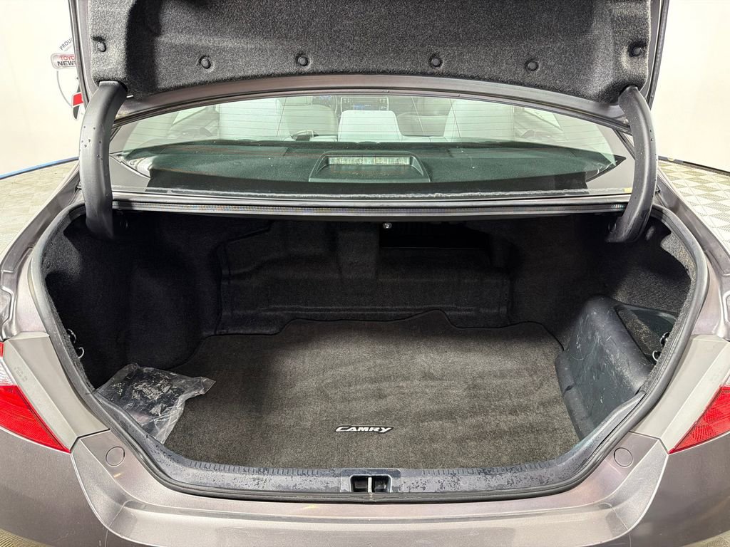 Used 2017 Toyota Camry LE image 18