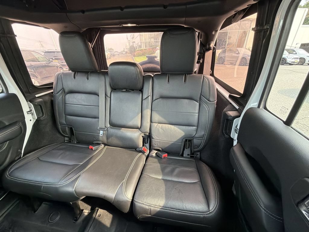 Used 2018 Jeep Wrangler Unlimited Sahara AWD/4WD image 21
