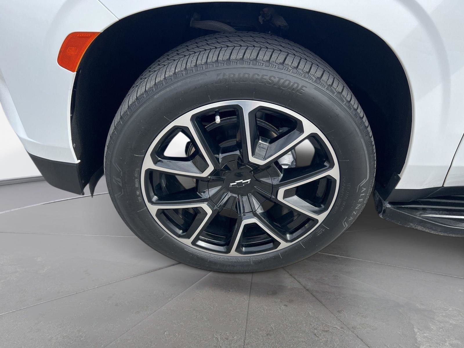 Used 2023 Chevrolet Suburban RST w/ Luxury Package image 10