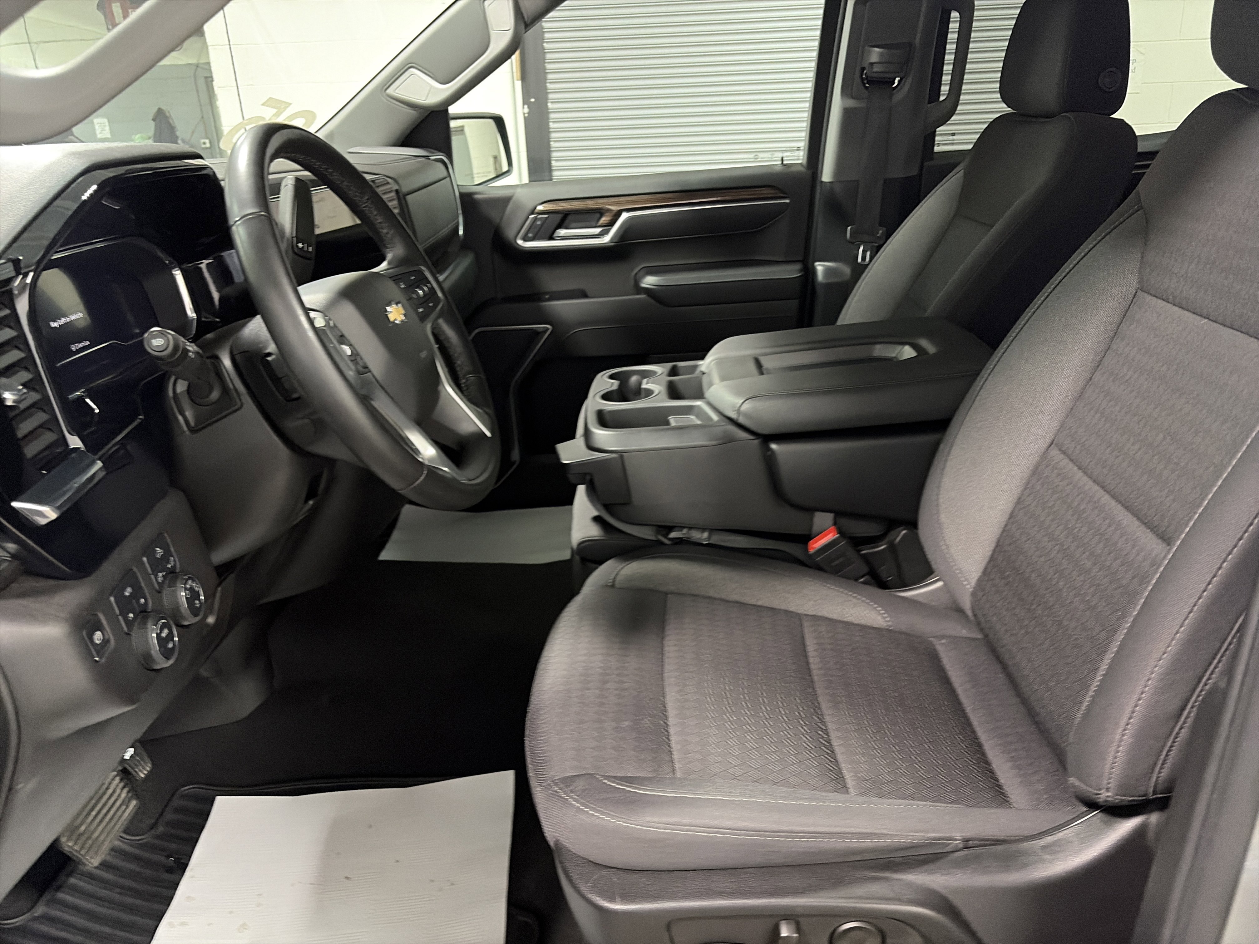 Used 2025 Chevrolet Silverado 1500 LT image 11