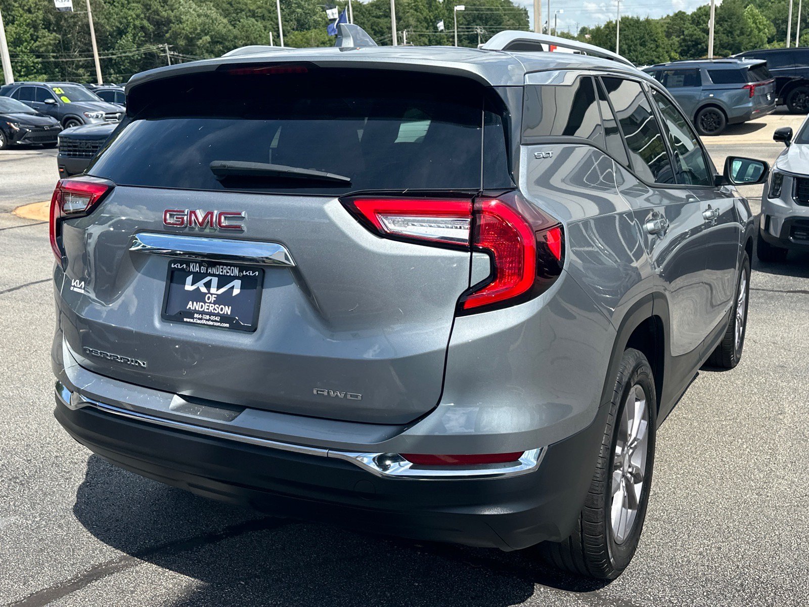 Used 2024 GMC Terrain SLT AWD/4WD image 3