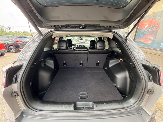 Used 2019 Jeep Cherokee Trailhawk w/ Comfort/Convenience Group AWD/4WD image 38