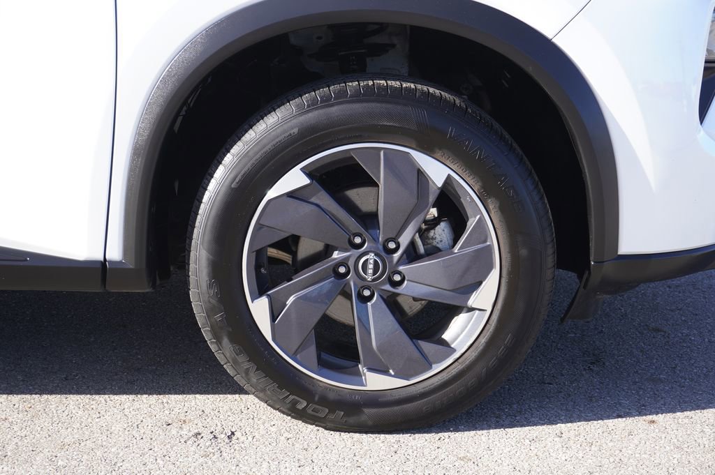 Used 2024 Nissan Rogue SV image 13