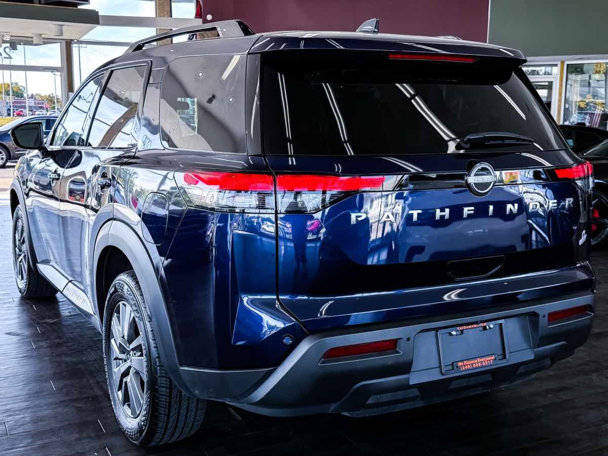 Used 2025 Nissan Pathfinder SV image 13