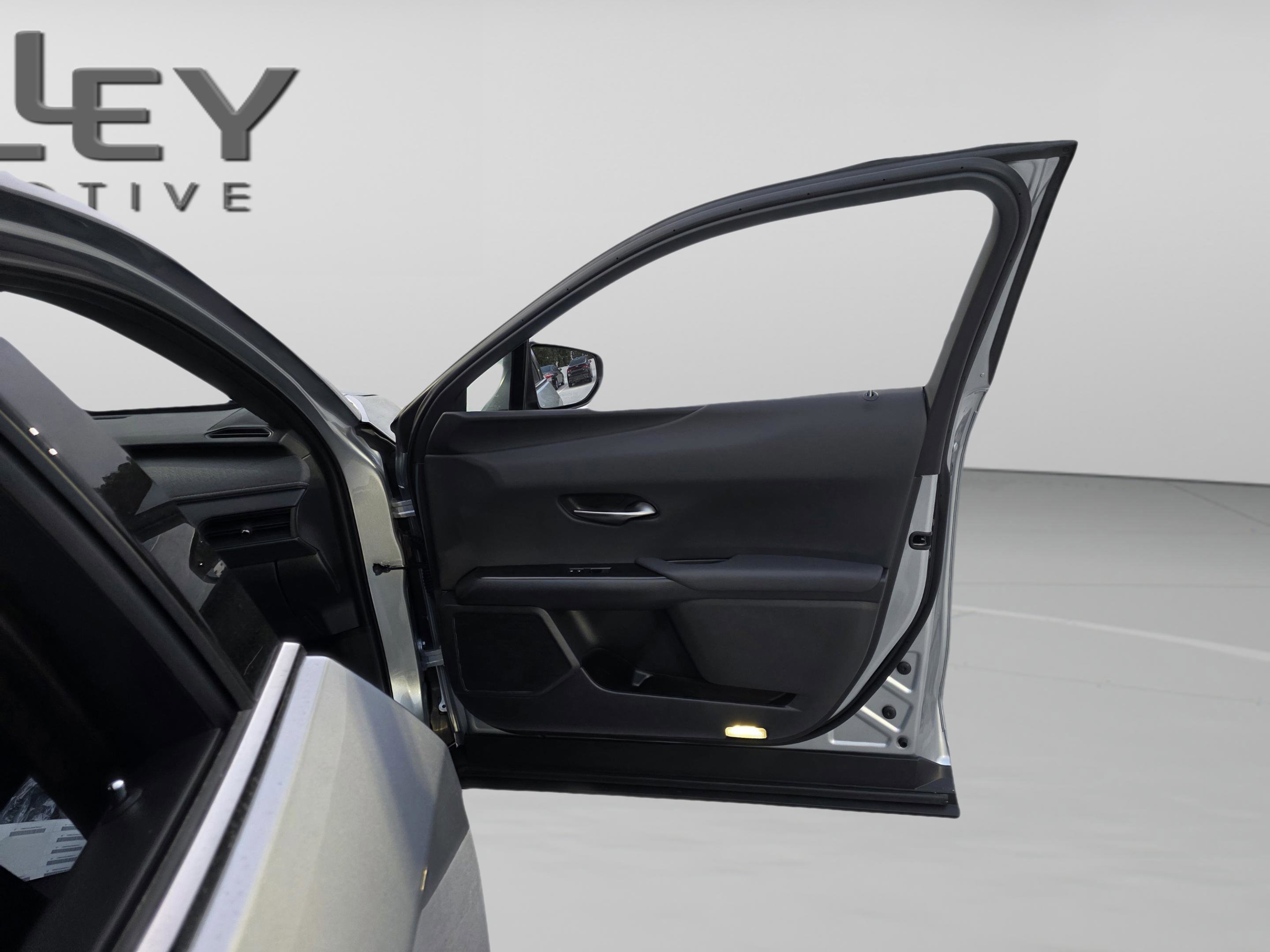 New 2026 Lexus UX 300h FWD image 33