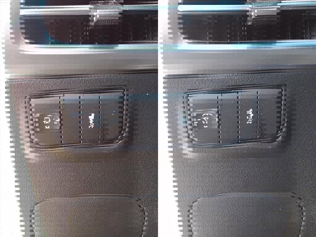 Certified 2025 Hyundai Tucson SE image 13