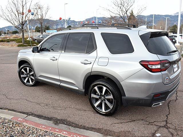 Used 2024 Honda Pilot Touring image 4