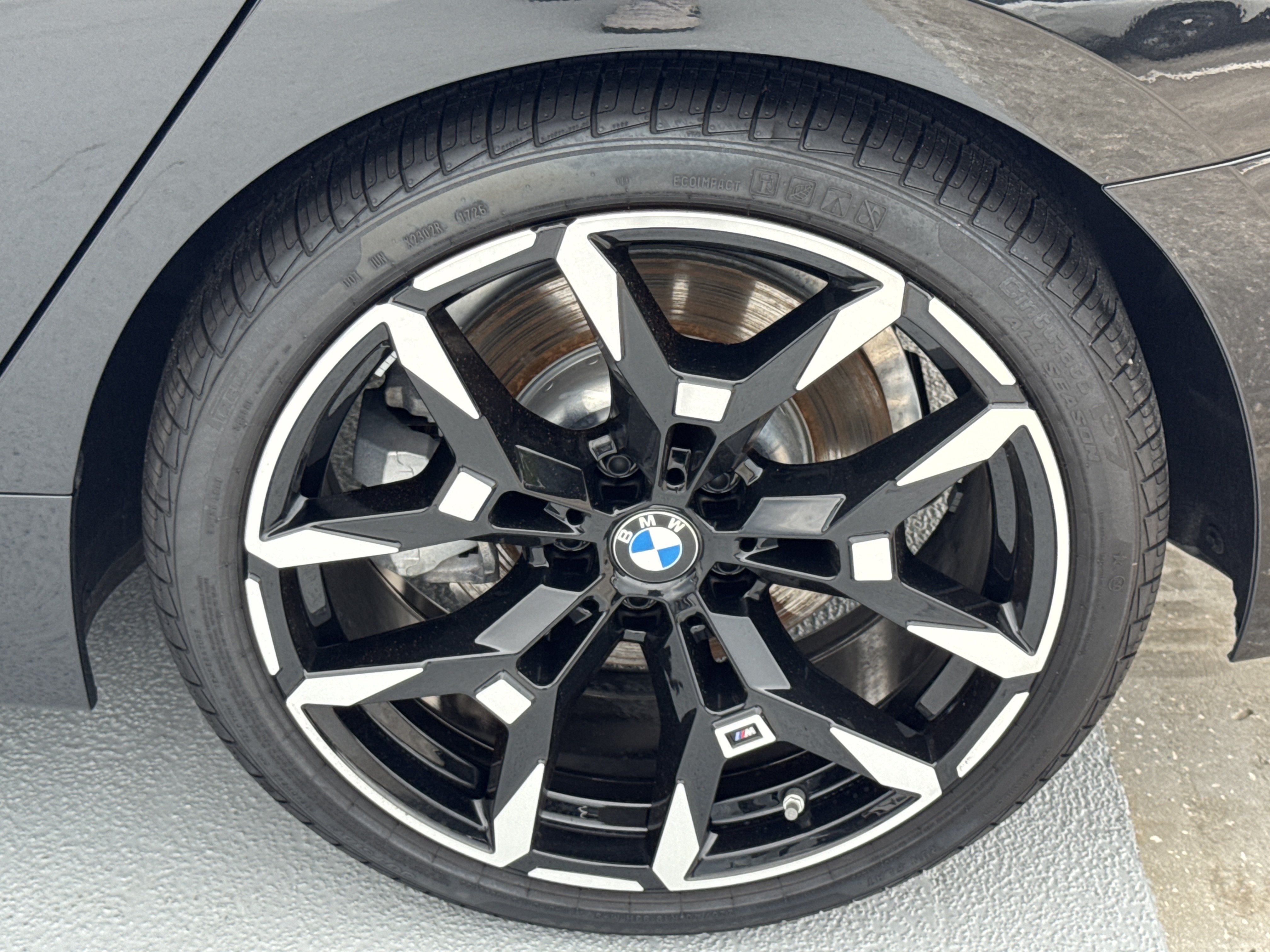 New 2026 BMW 330i Sedan w/ M Sport Package RWD image 25