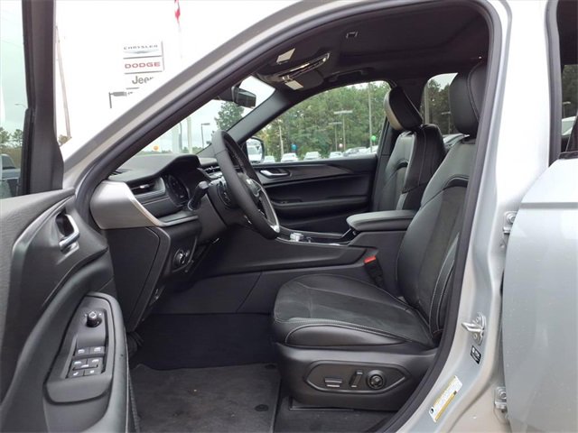 New 2025 Jeep Grand Cherokee L Altitude image 14