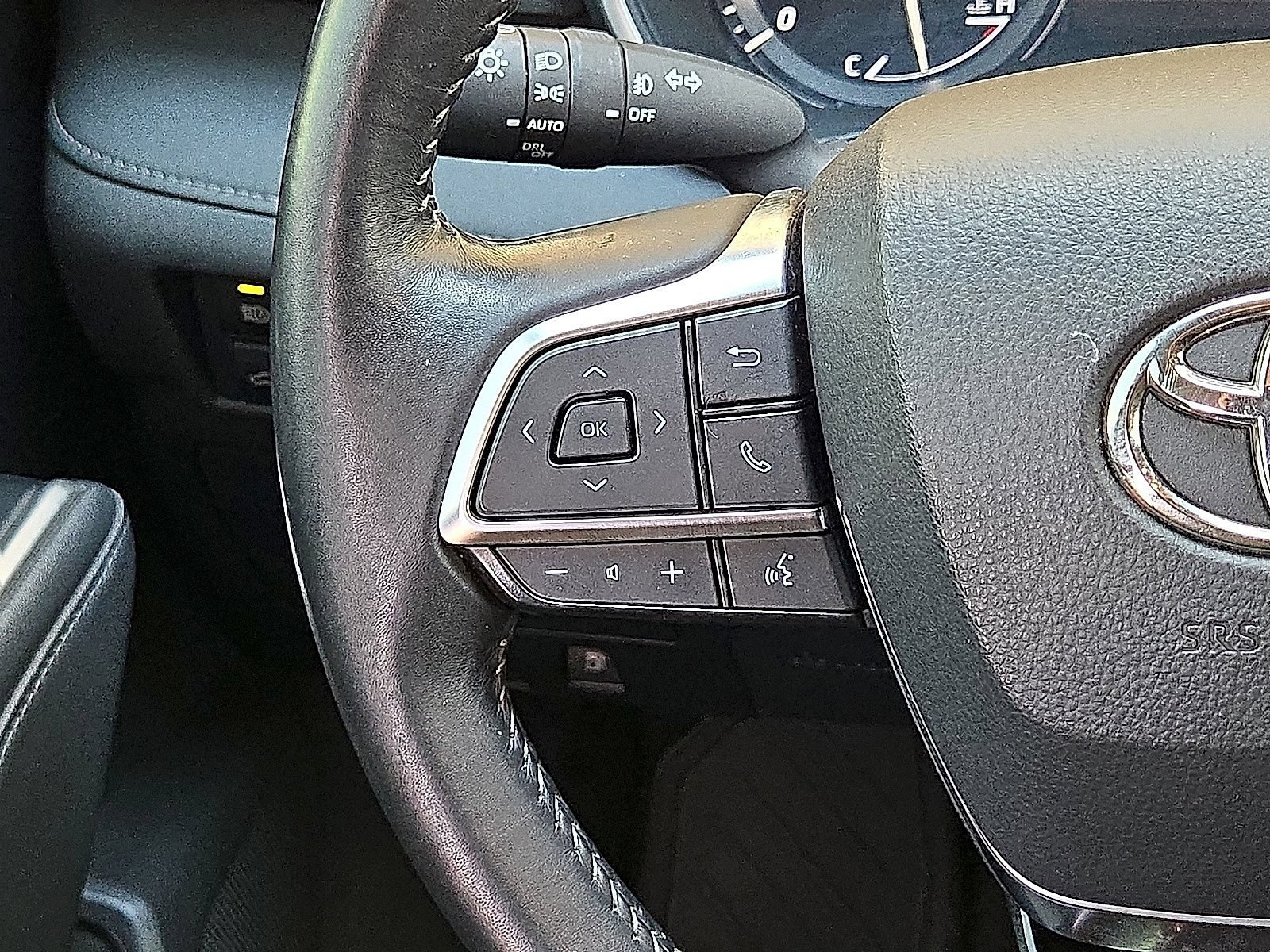 Used 2021 Toyota Highlander XLE AWD/4WD image 20