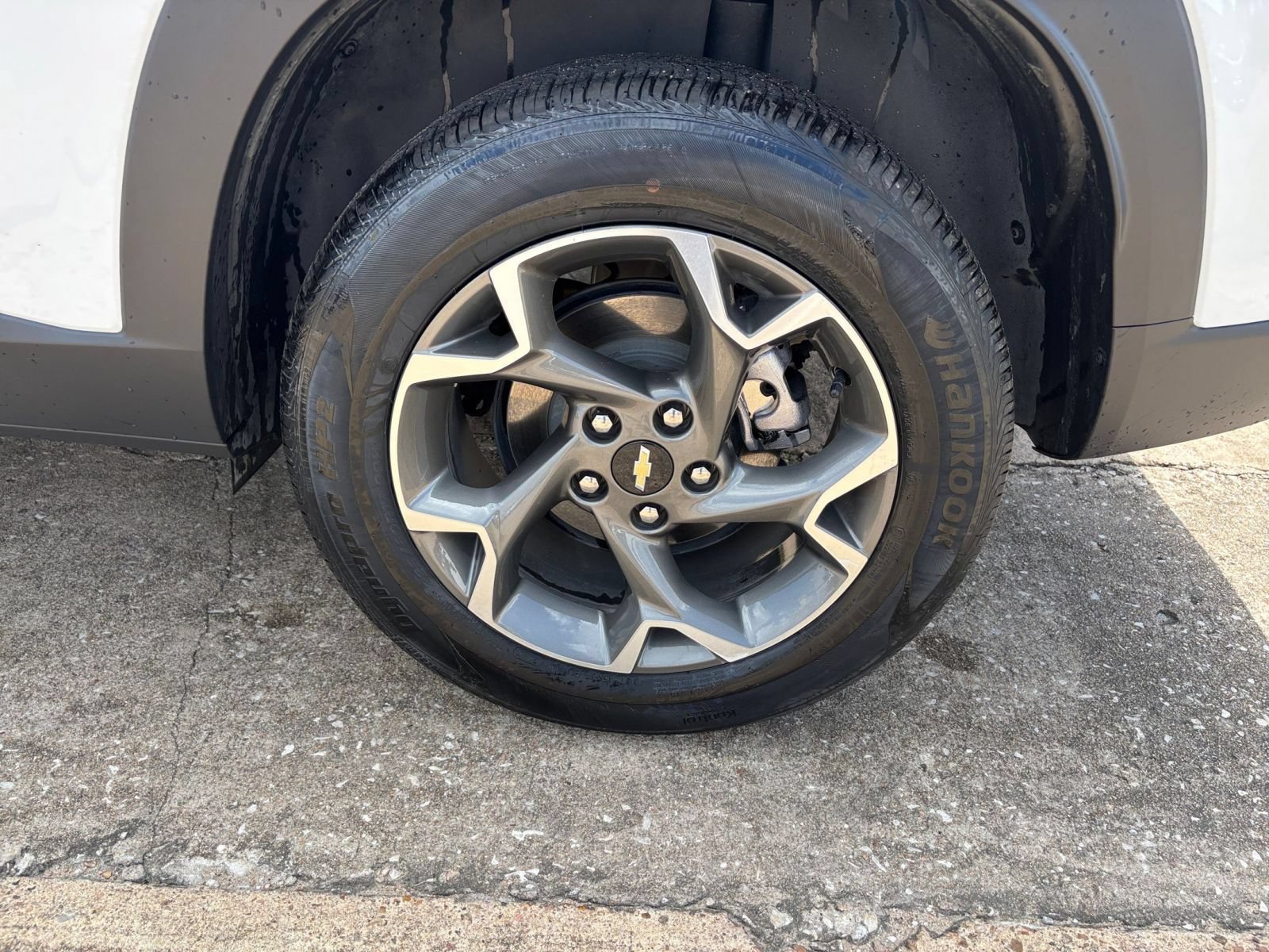 Used 2025 Chevrolet Trax LT FWD image 29