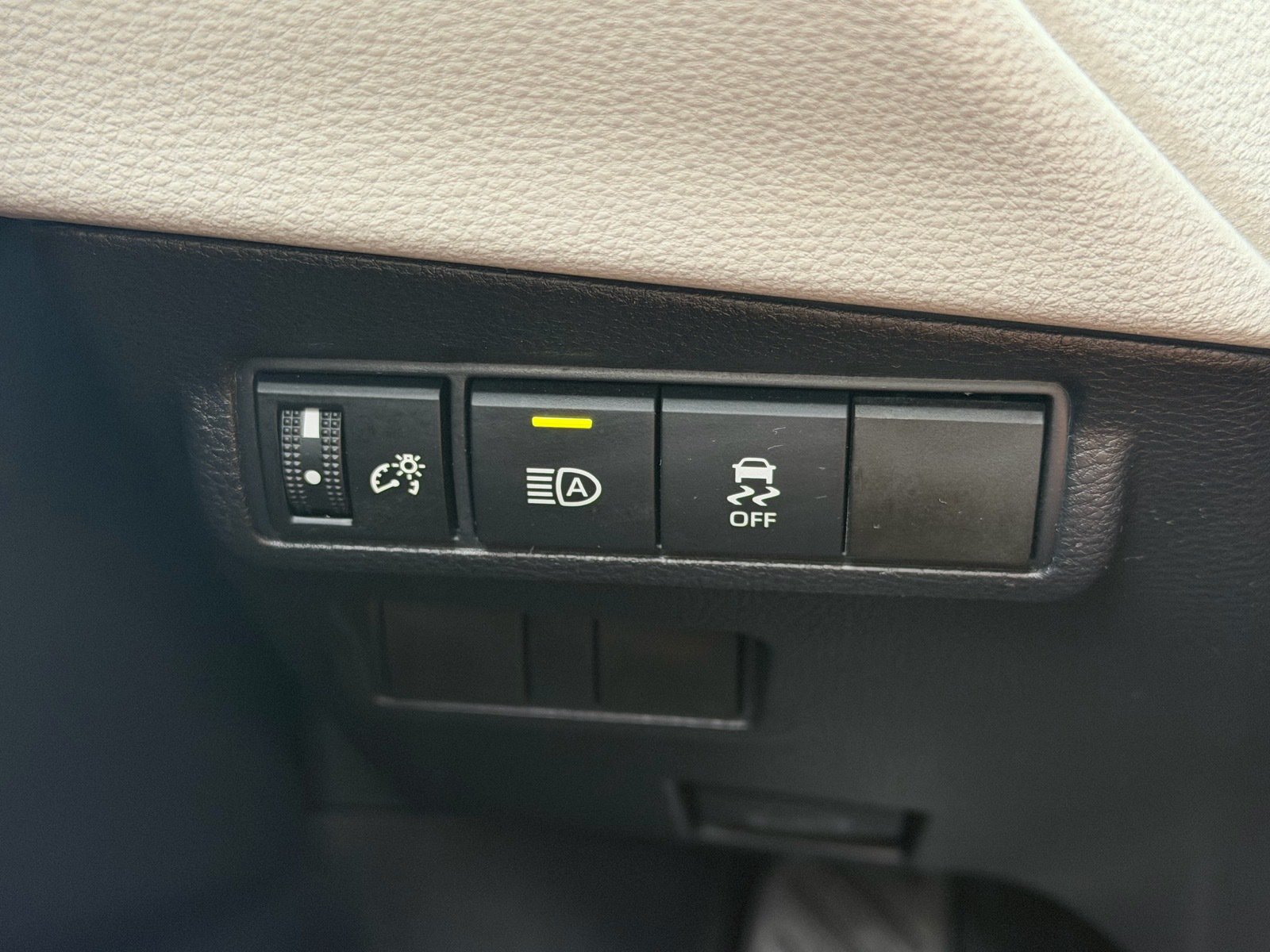 Used 2026 Toyota Corolla Cross L FWD image 30