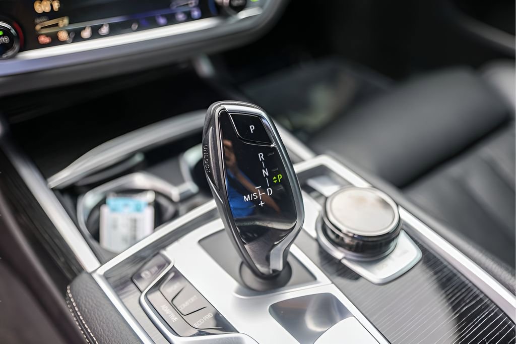 Used 2019 BMW 740i w/ Executive Package RWD image 21