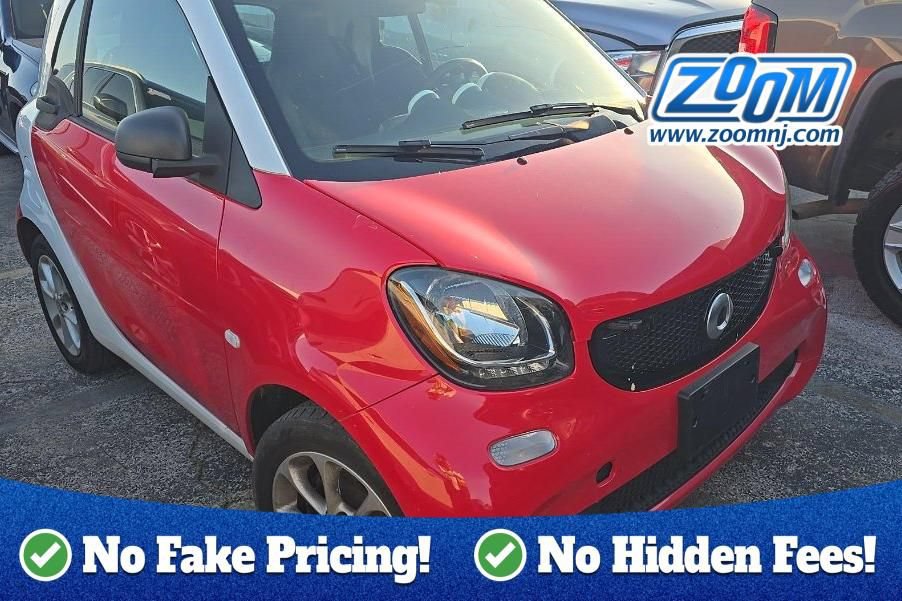 Used 2017 smart fortwo pure RWD image 1