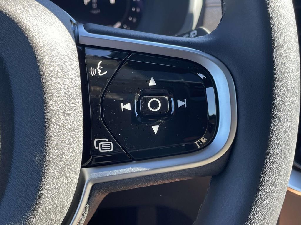 New 2026 Volvo XC90 B6 Core image 12