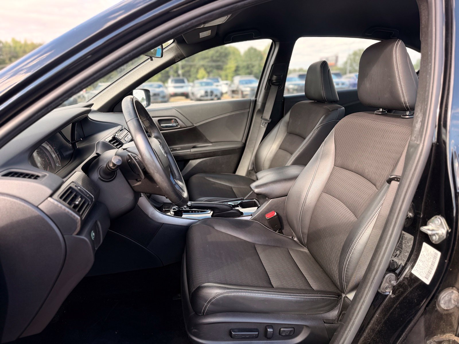 Used 2017 Honda Accord Sport image 13