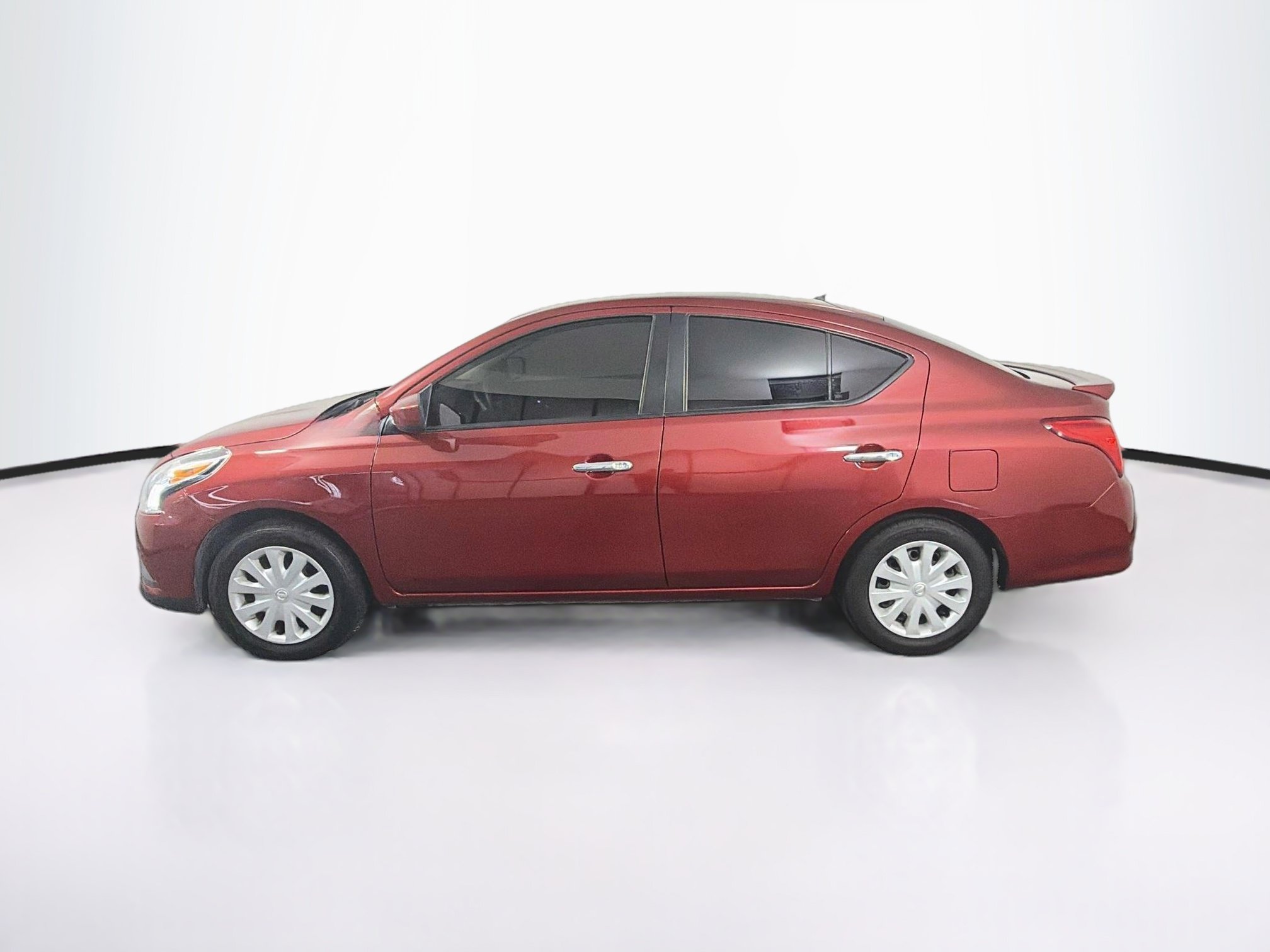Used 2018 Nissan Versa SV FWD image 4