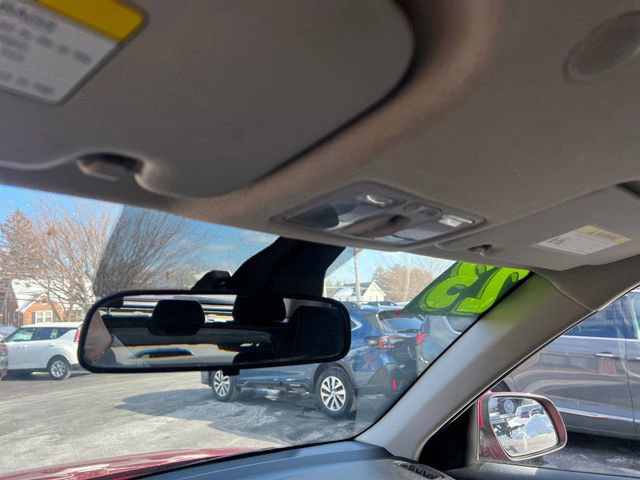 Used 2023 Hyundai Venue SEL image 31