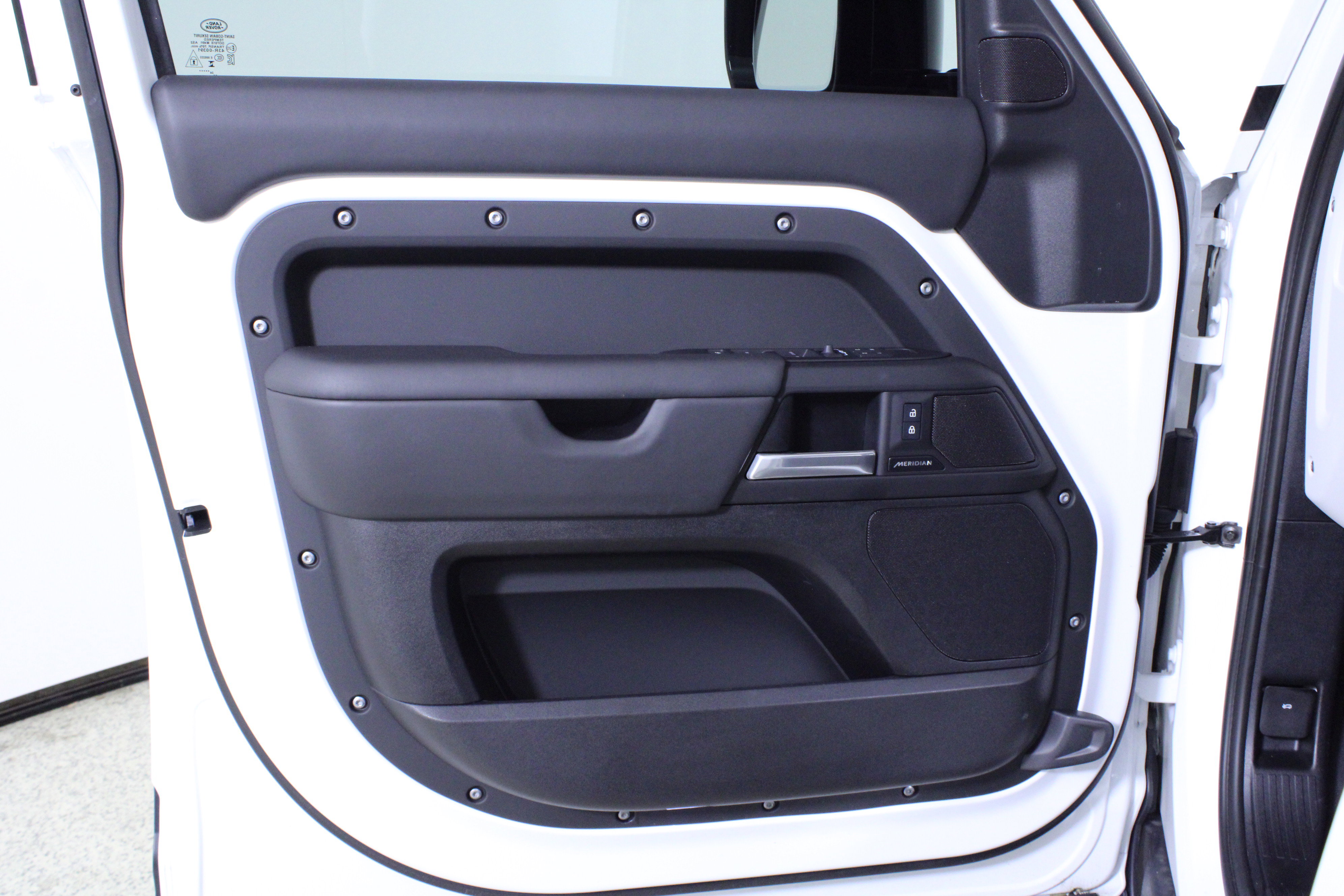 Used 2025 Land Rover Defender 110 S image 19