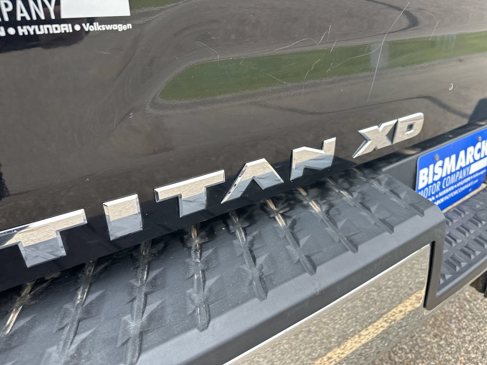 Used 2017 Nissan Titan SV AWD/4WD image 6