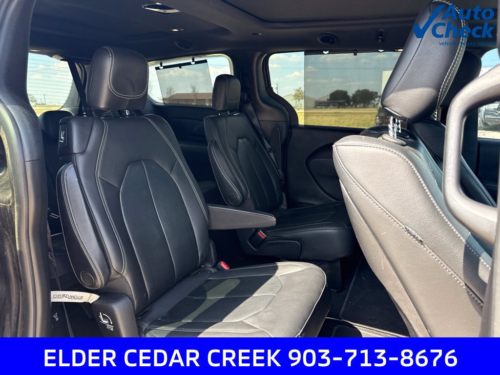 Used 2021 Chrysler Pacifica Touring-L w/ Uconnect Theater Family Group AWD/4WD image 18