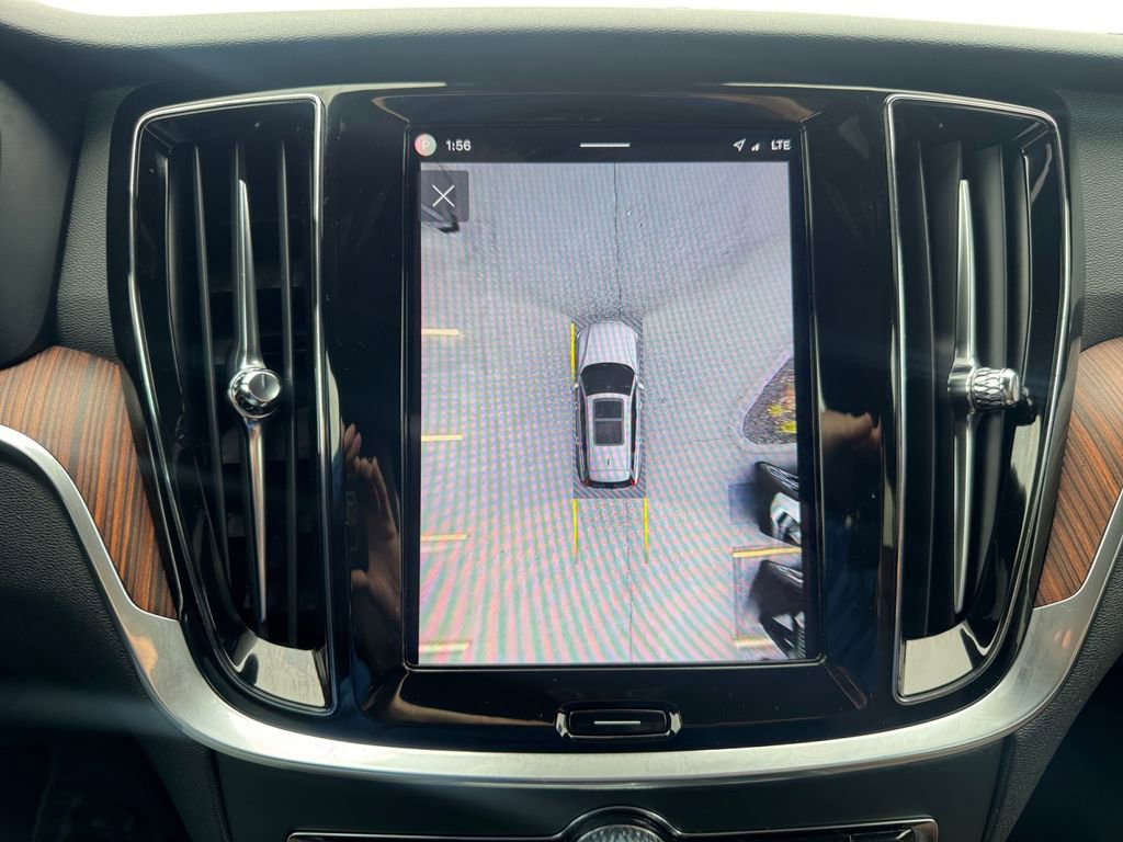 Used 2025 Volvo V60 B5 Cross Country Plus image 18