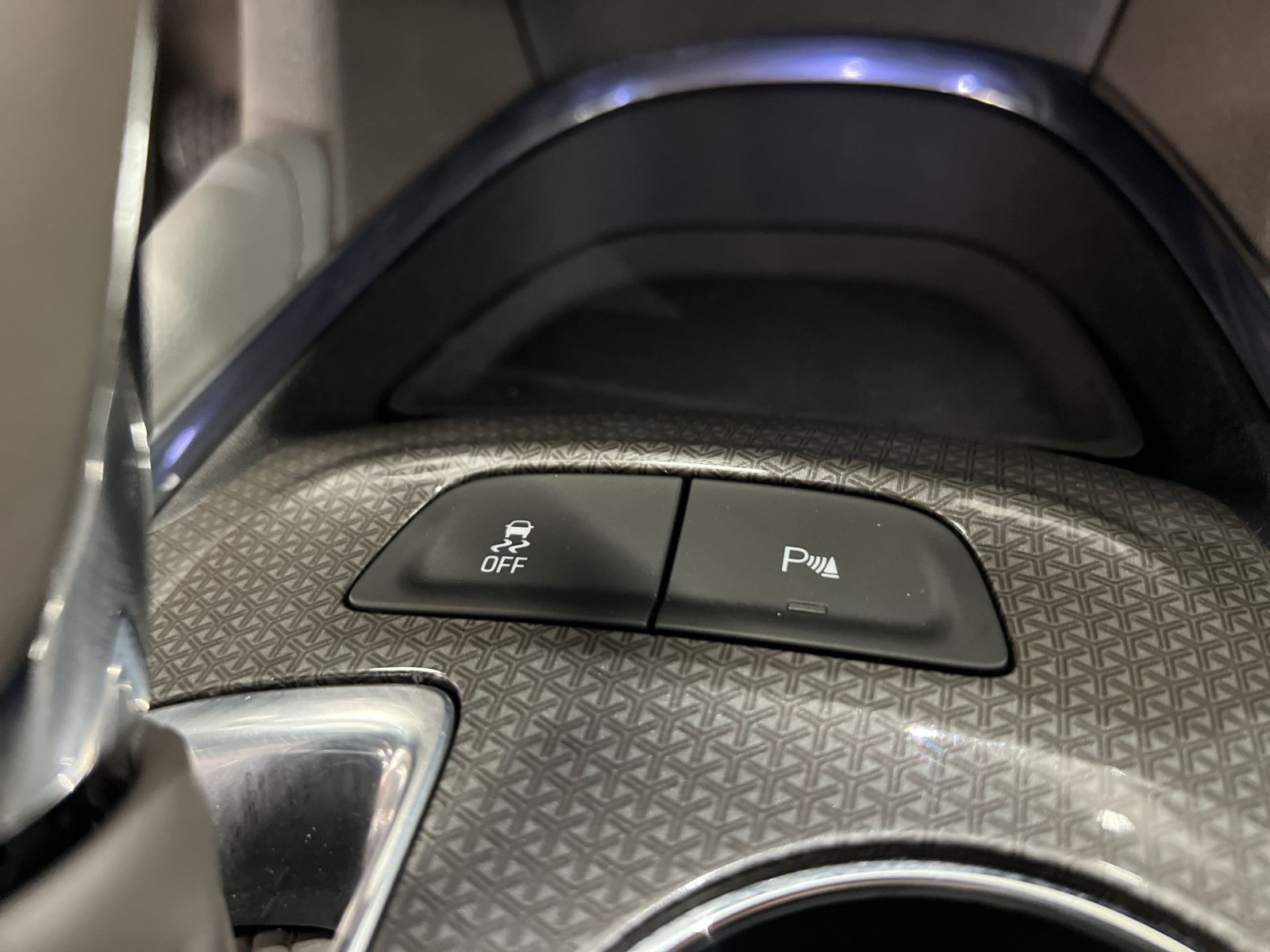 Used 2019 Chevrolet Malibu Hybrid w/ Leather Package FWD image 29