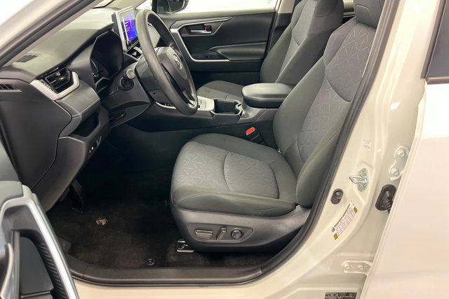 Used 2025 Toyota RAV4 XLE AWD/4WD image 18