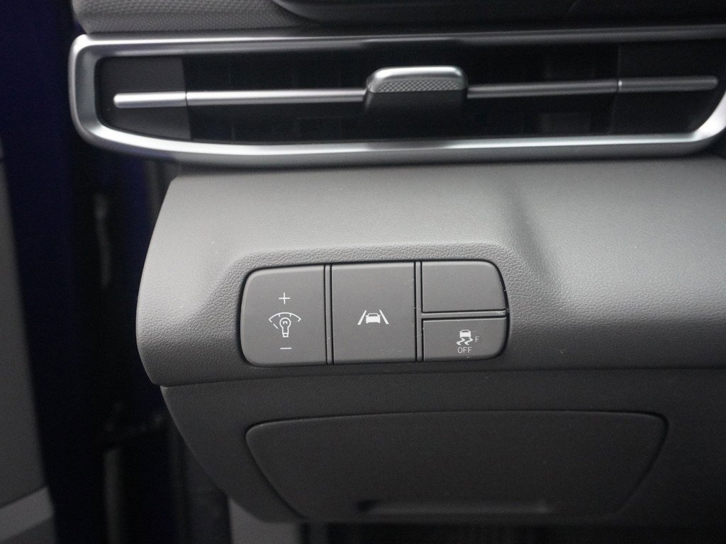 Used 2023 Hyundai Elantra SEL image 30