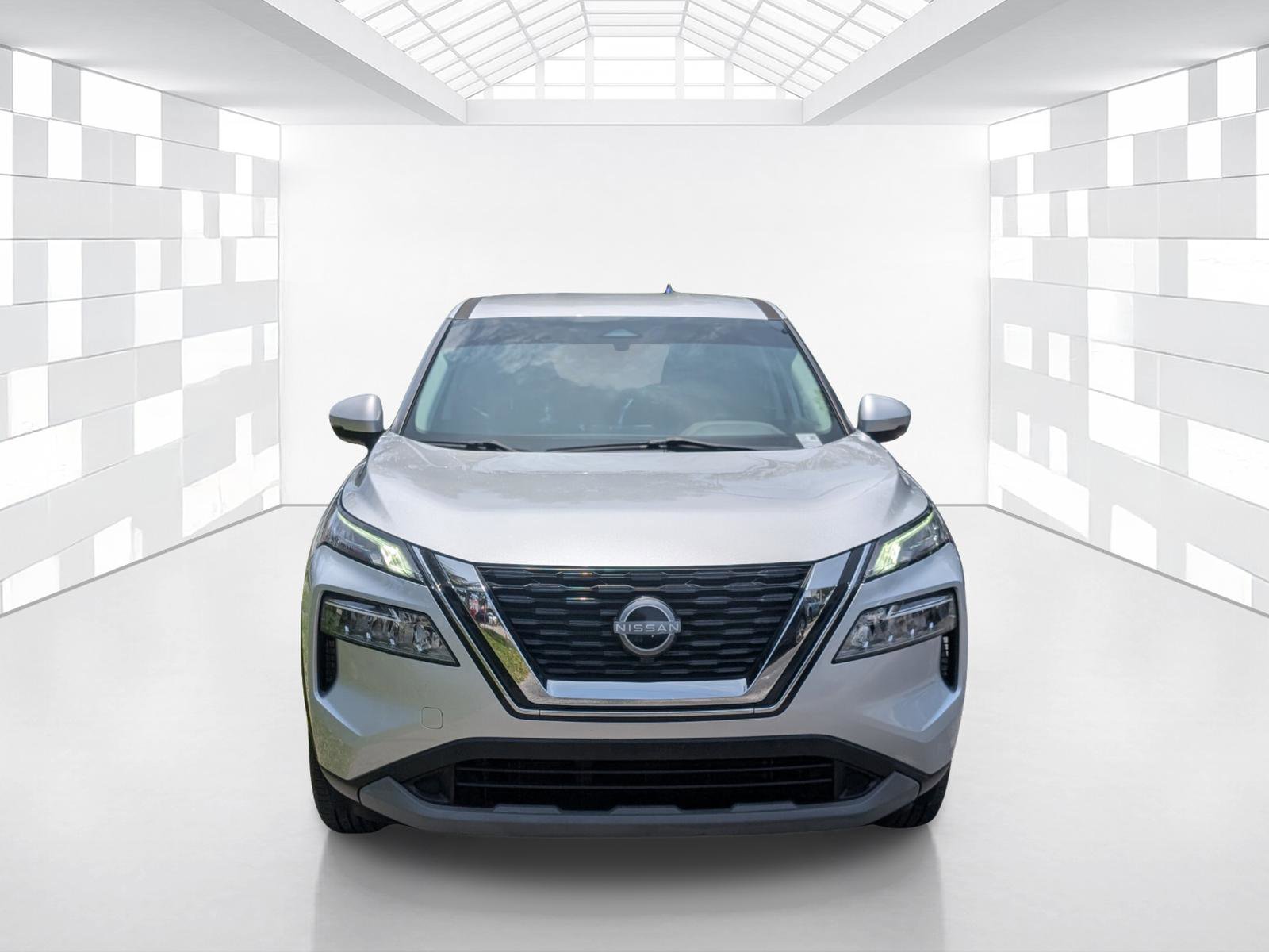Used 2022 Nissan Rogue SV FWD image 2