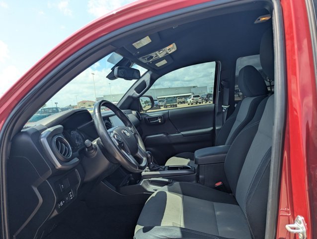 Used 2021 Toyota Tacoma TRD Off-Road w/ Technology Package AWD/4WD image 12