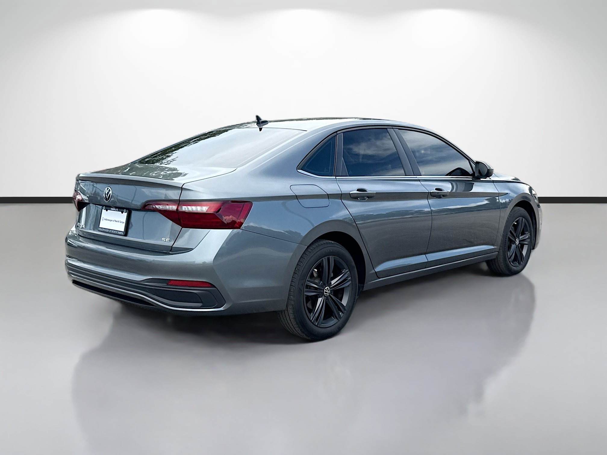 Used 2024 Volkswagen Jetta SE FWD image 3