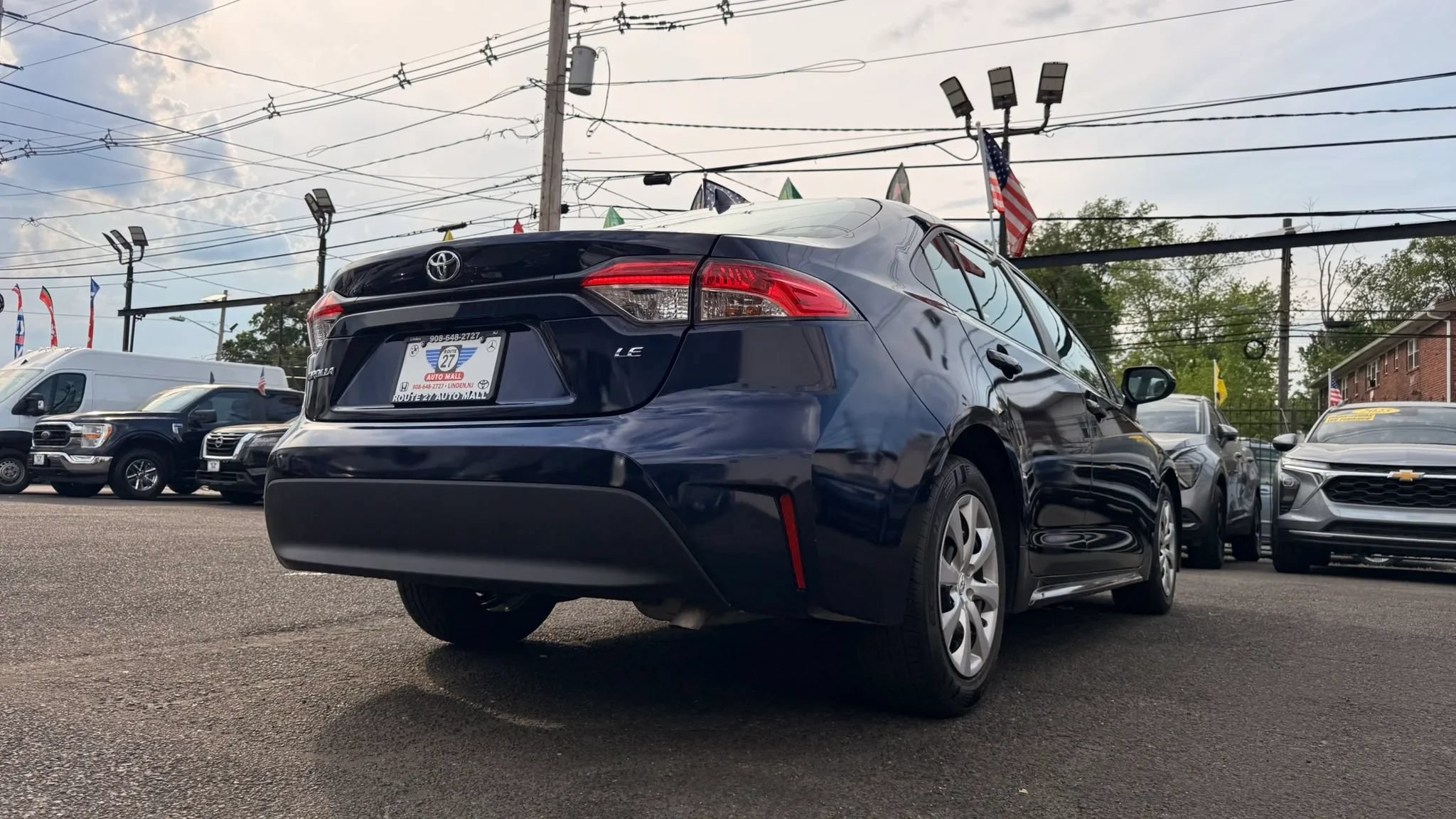 Used 2023 Toyota Corolla LE FWD image 9