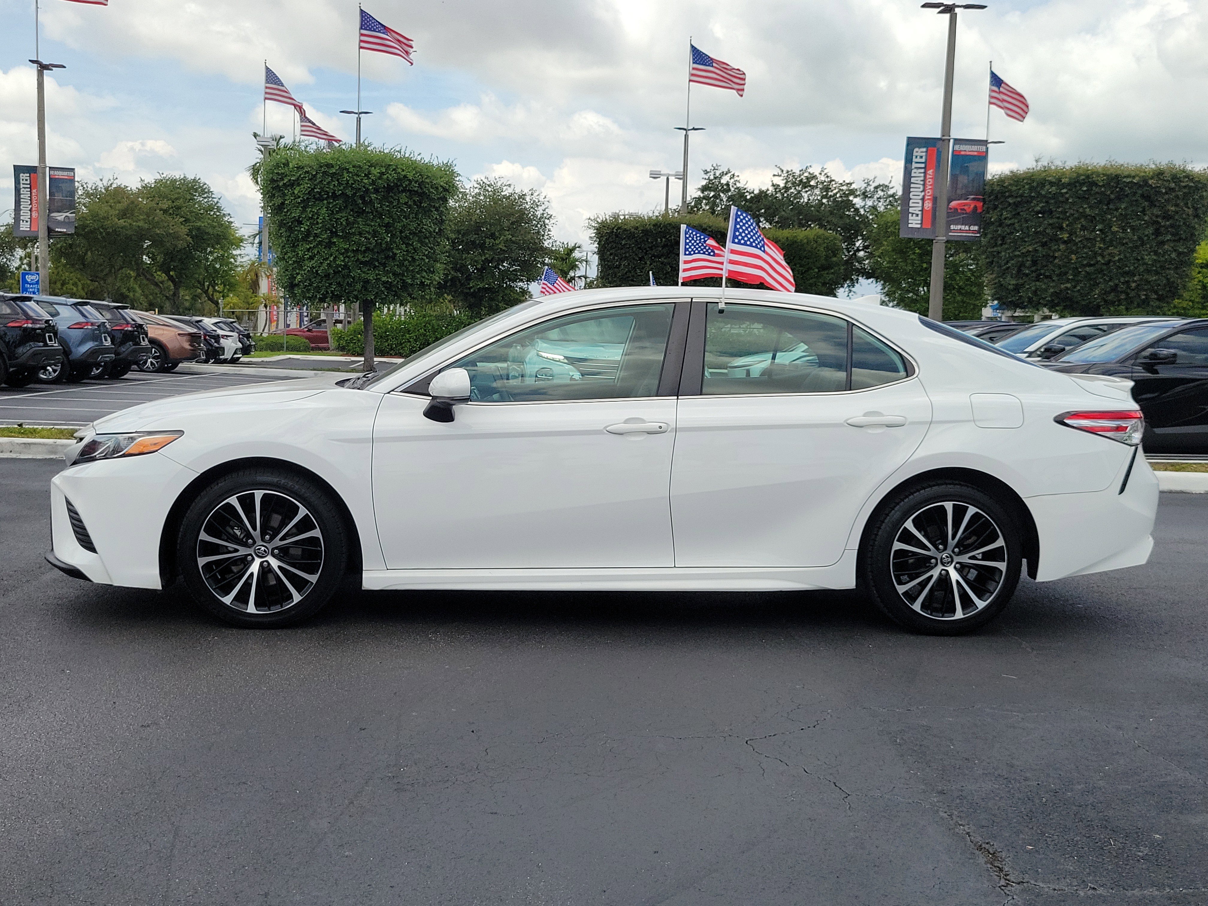 Used 2020 Toyota Camry SE FWD image 7