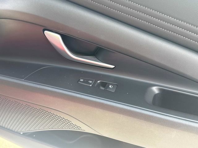 Used 2023 Hyundai Elantra Limited image 21